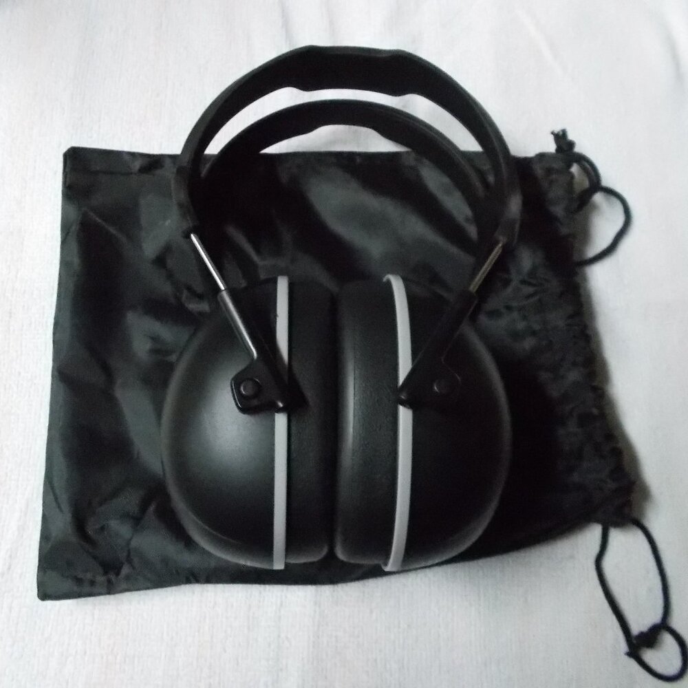 NWOT Noise Cancelling headphones